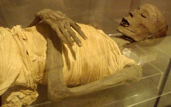 Почему люди делали мумии?