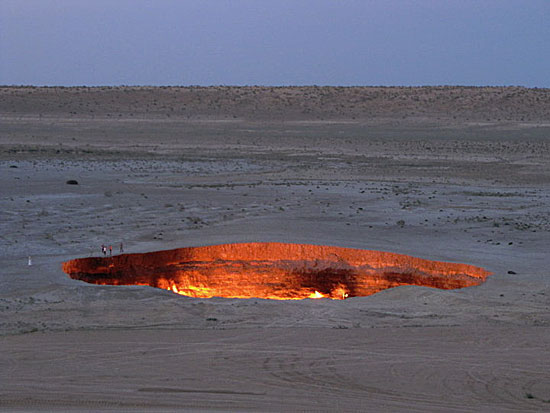 В Туркменистане есть «Дверь в преисподнюю» — место, которое непрерывно горит уже 40 лет