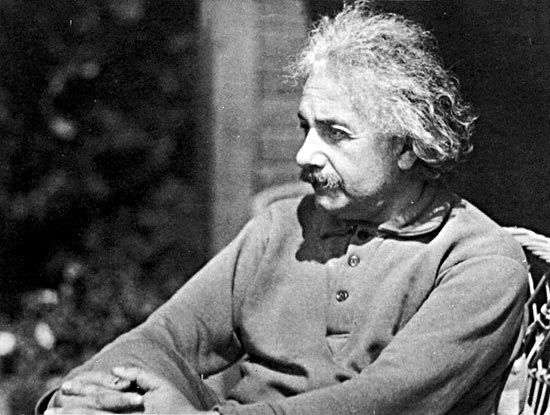 Теорию относительности первым вывел не Эйнштейн, а Галилей