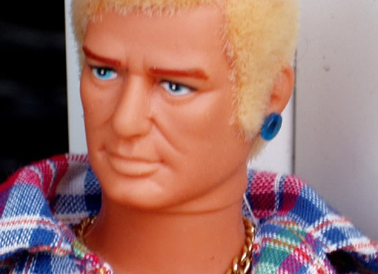 У куклы Кена есть друг-гей по имени Боб