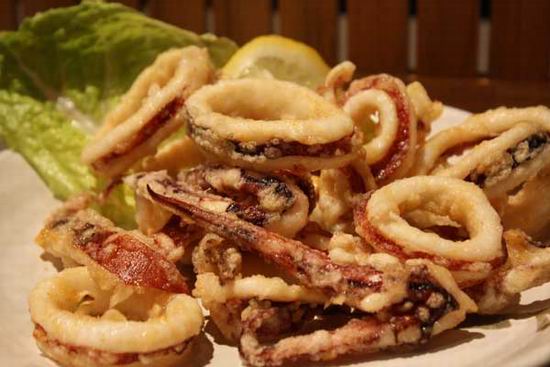 Существует японское блюдо, в котором мёртвый осьминог «танцует» на тарелке