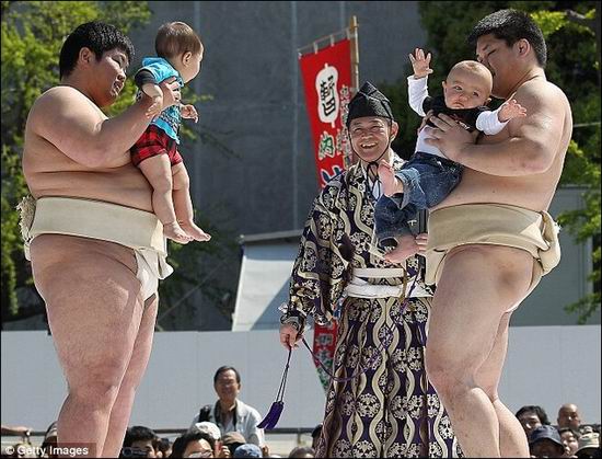 Фестиваль плачущих младенцев в Японии