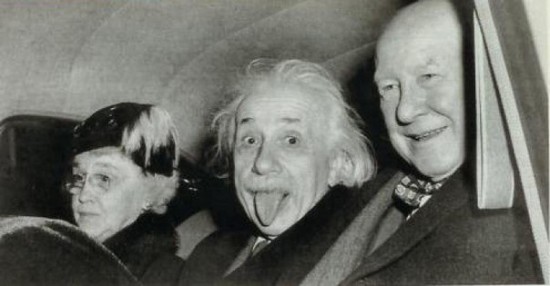 Почему Эйнштейн показал язык?