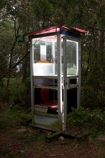 Новая жизнь старых телефонных будок