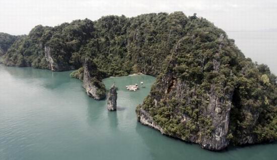 В Таиланде построили кинотеатр на воде