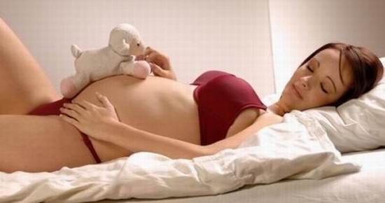Почему беременным нельзя спать на спине?