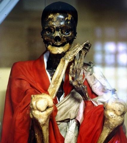 Sokushinbutsu — прижизненная само-мумификация