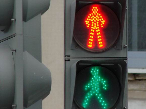 Почему светофор имеет красный, жёлтый и зелёный цвета, а не любые другие?