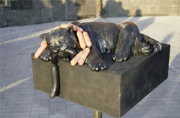 Скульптуры и памятники кошкам