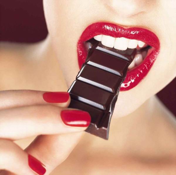 Психологи выяснили, почему последний кусочек шоколада кажется вкуснее