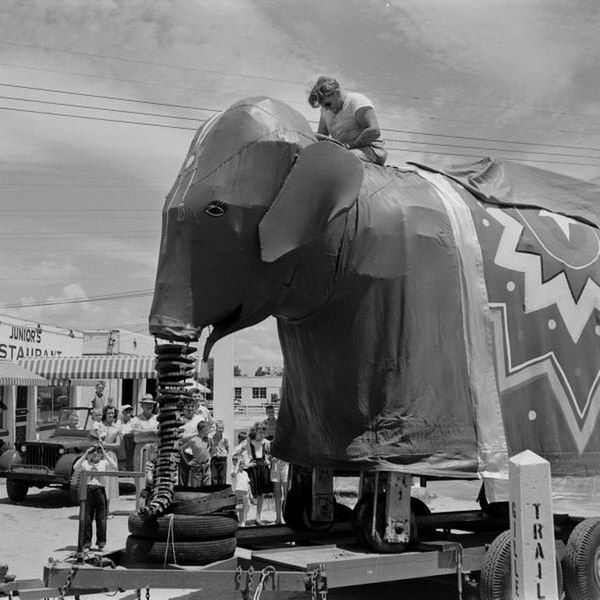 Уникальный робот-слон 50-х годов