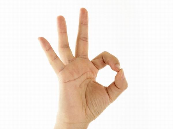 10 безобидных жестов, считающихся неприличными в других странах
