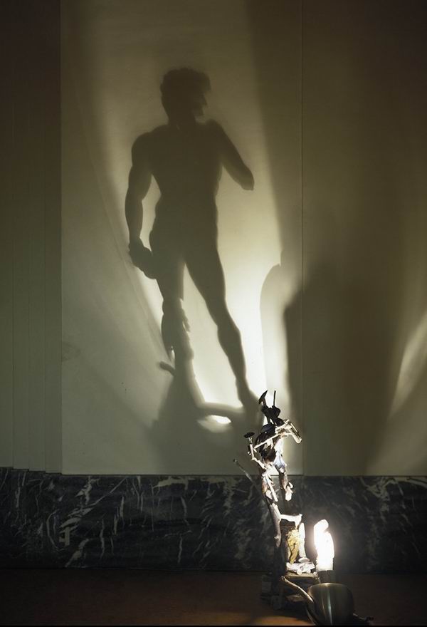Искусство создавать тень: Узнаваемые силуэты абстрактных скульптур