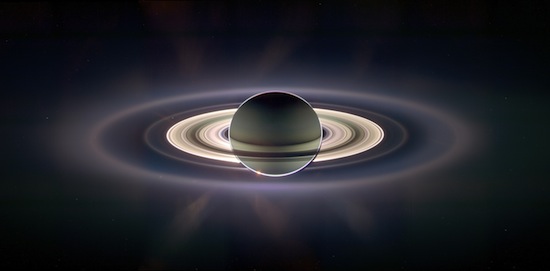 Как выглядела бы Земля, будь у неё такие же кольца, как у Сатурна