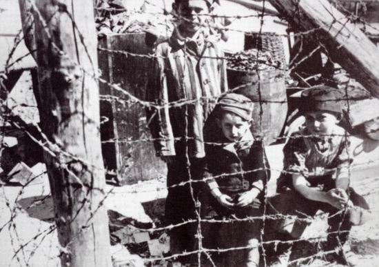 Еврейский мальчик 6 раз выжил в газовой камере, в то время как все вокруг погибали