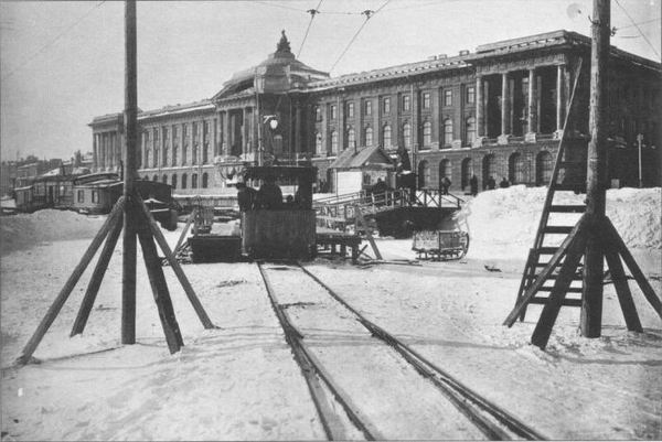 Необычный транспорт в истории России: ледовый трамвай в Санкт-Петербурге
